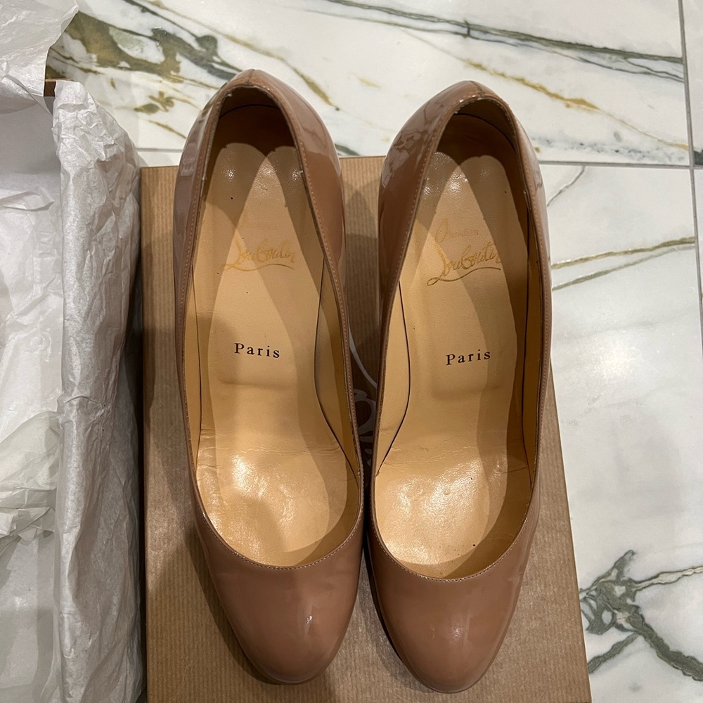 CHRISTIAN LOUBOUTIN authentic heels size 40.5 GUC